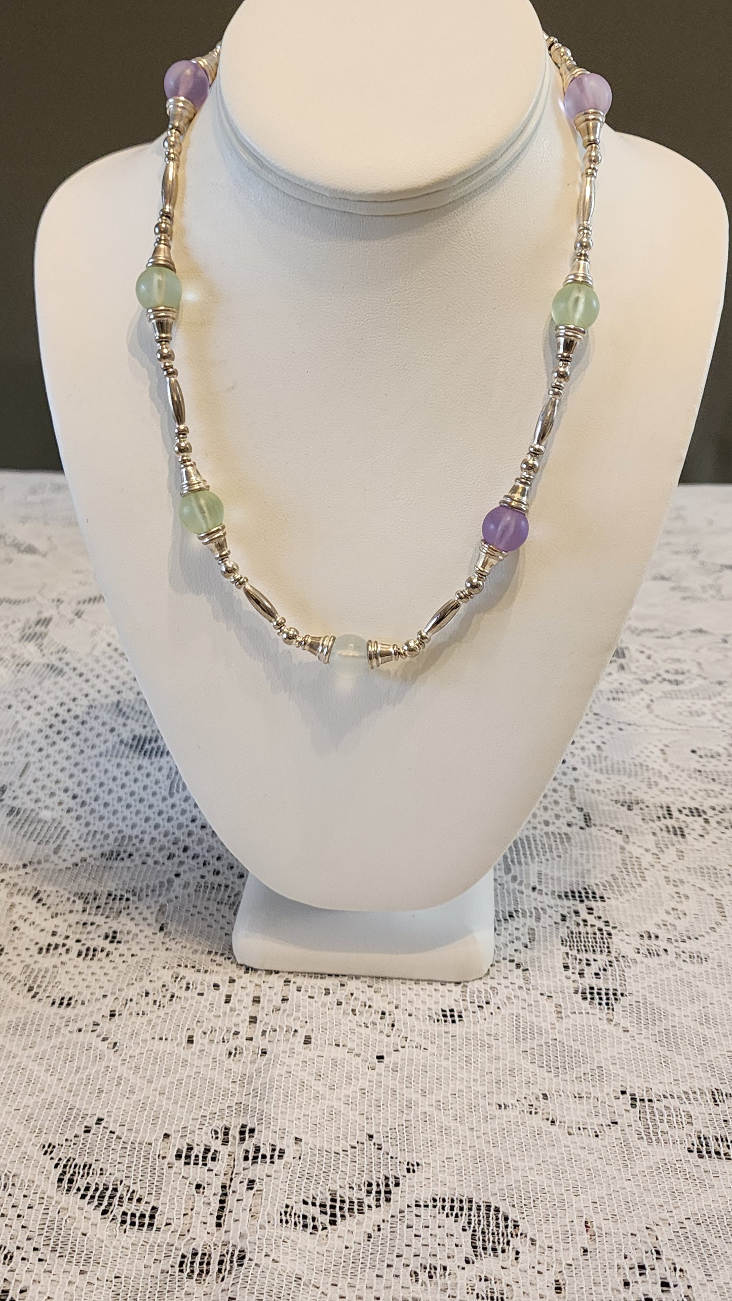 Avenue Glass beaded necklace