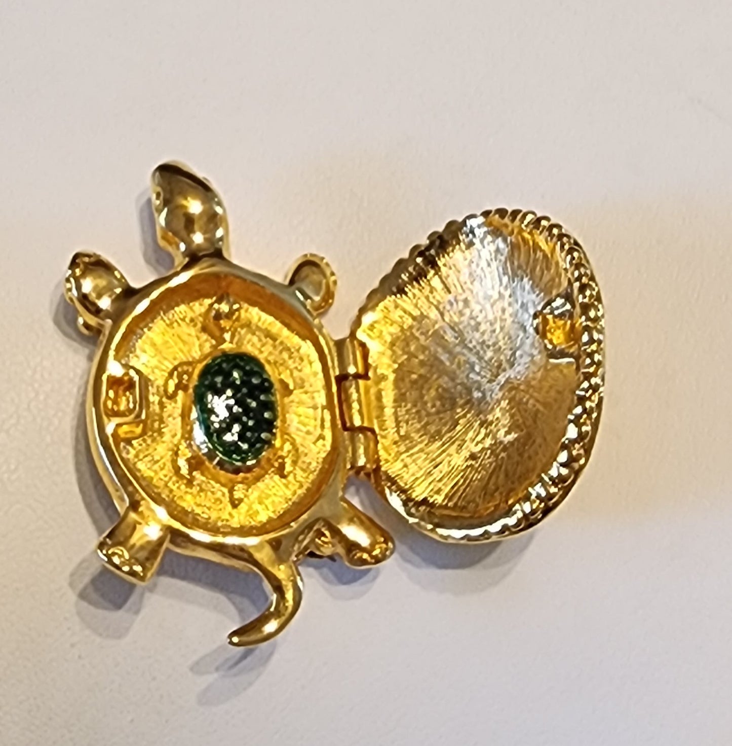 Liz claiborne Open turtle brooch