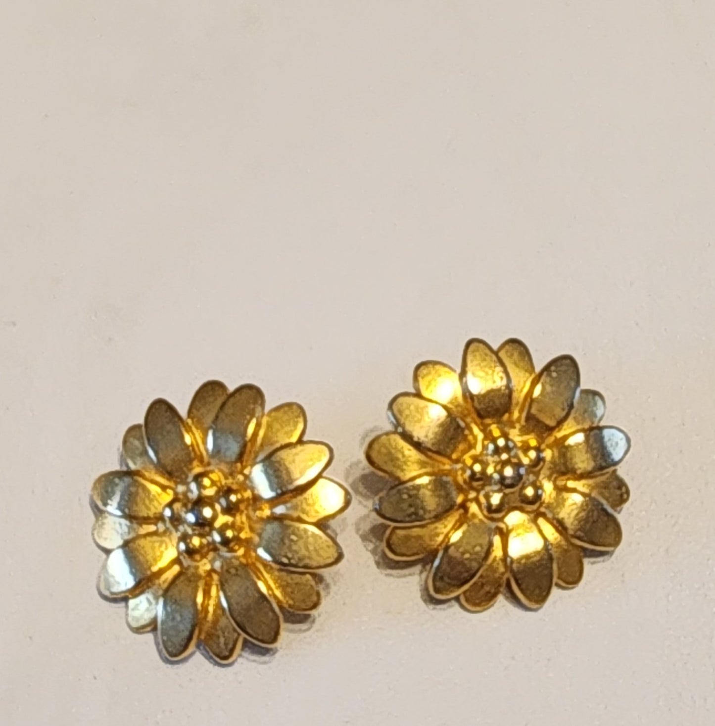 C. Stein flower earrings