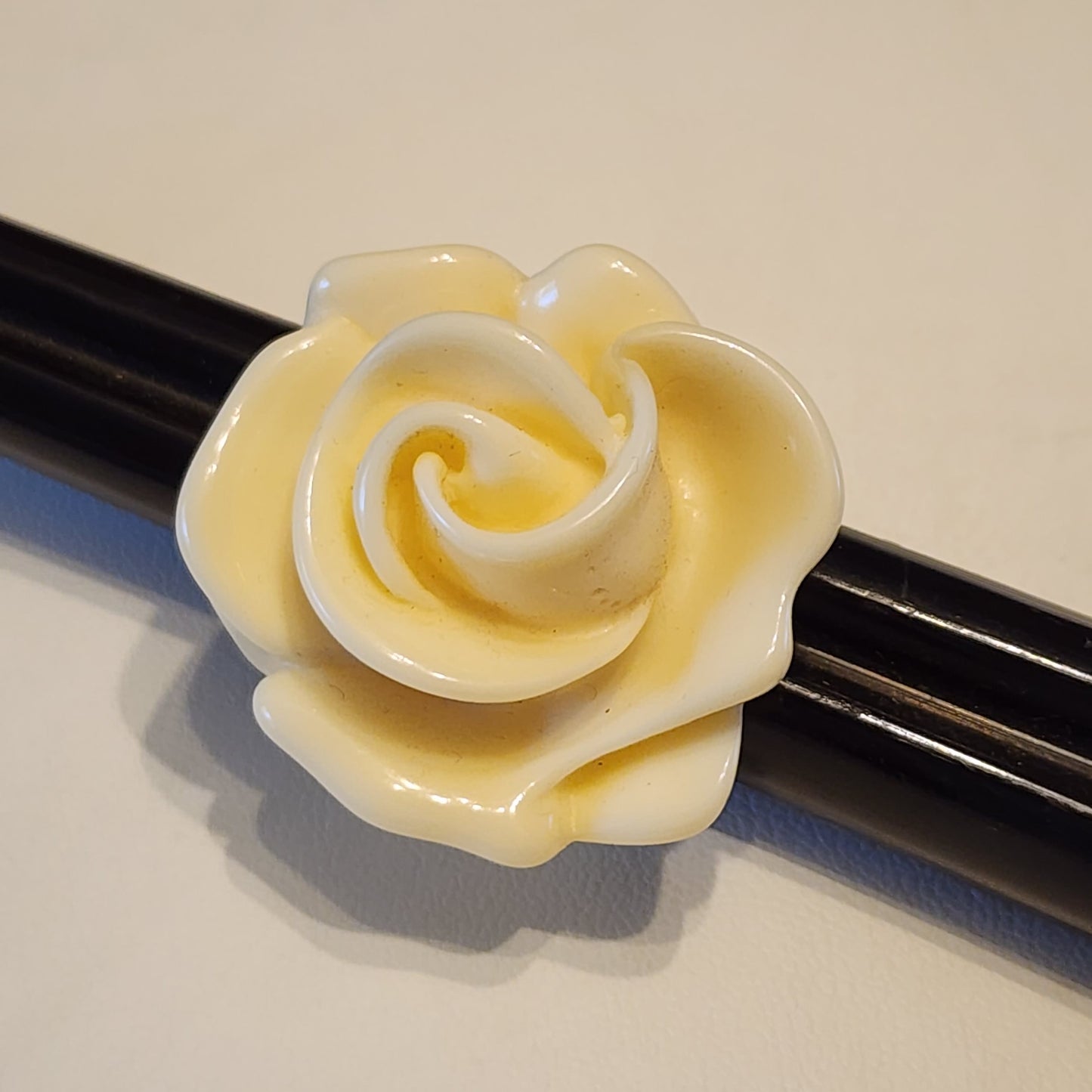 Acrylic big rose ring