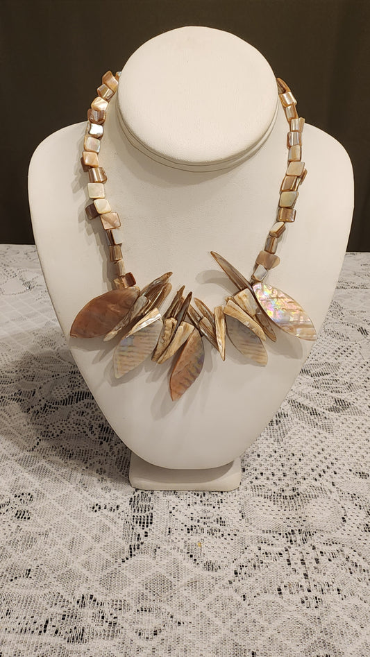 Shell Mother of pearl necklace