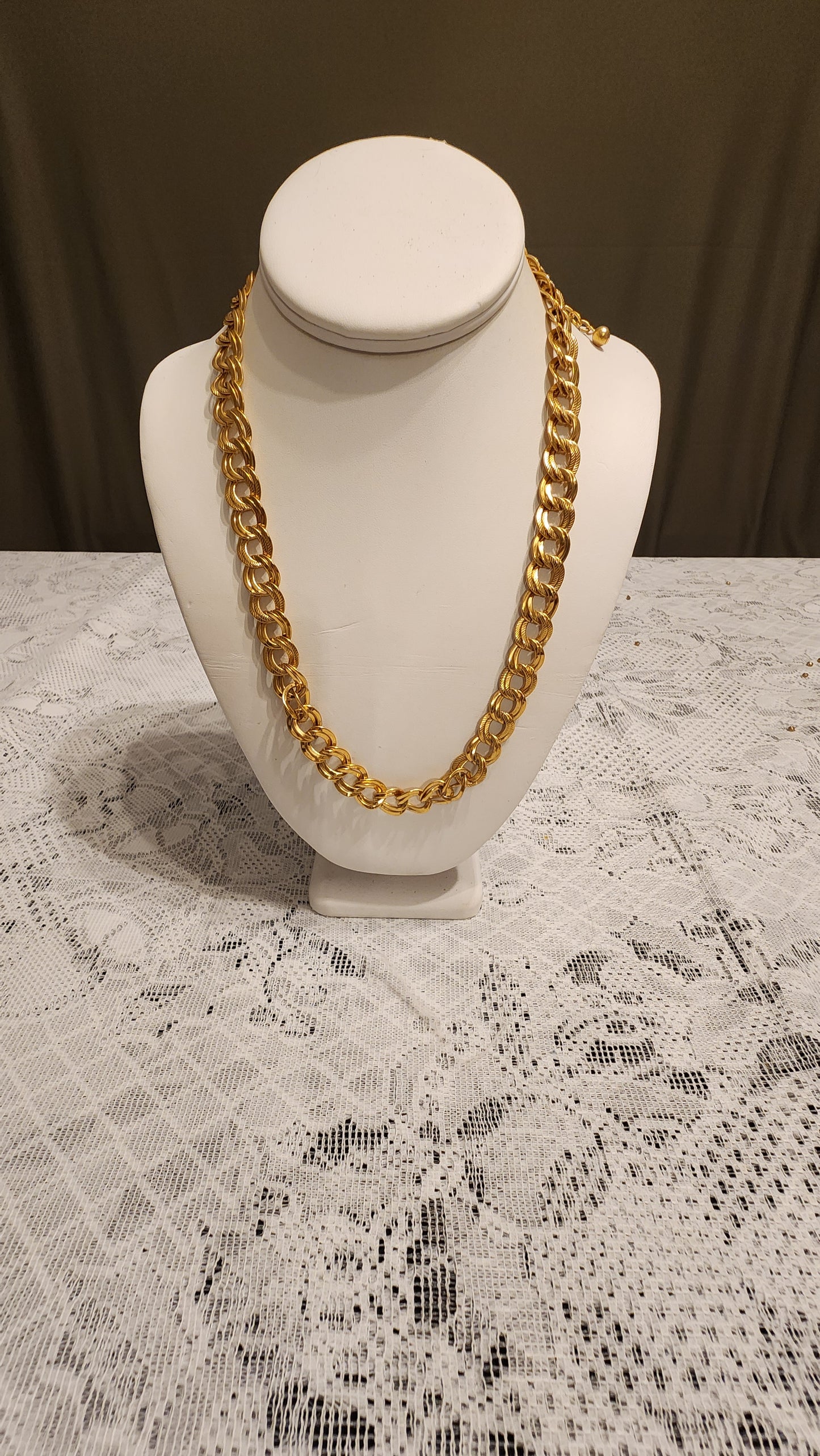 Chain link necklace