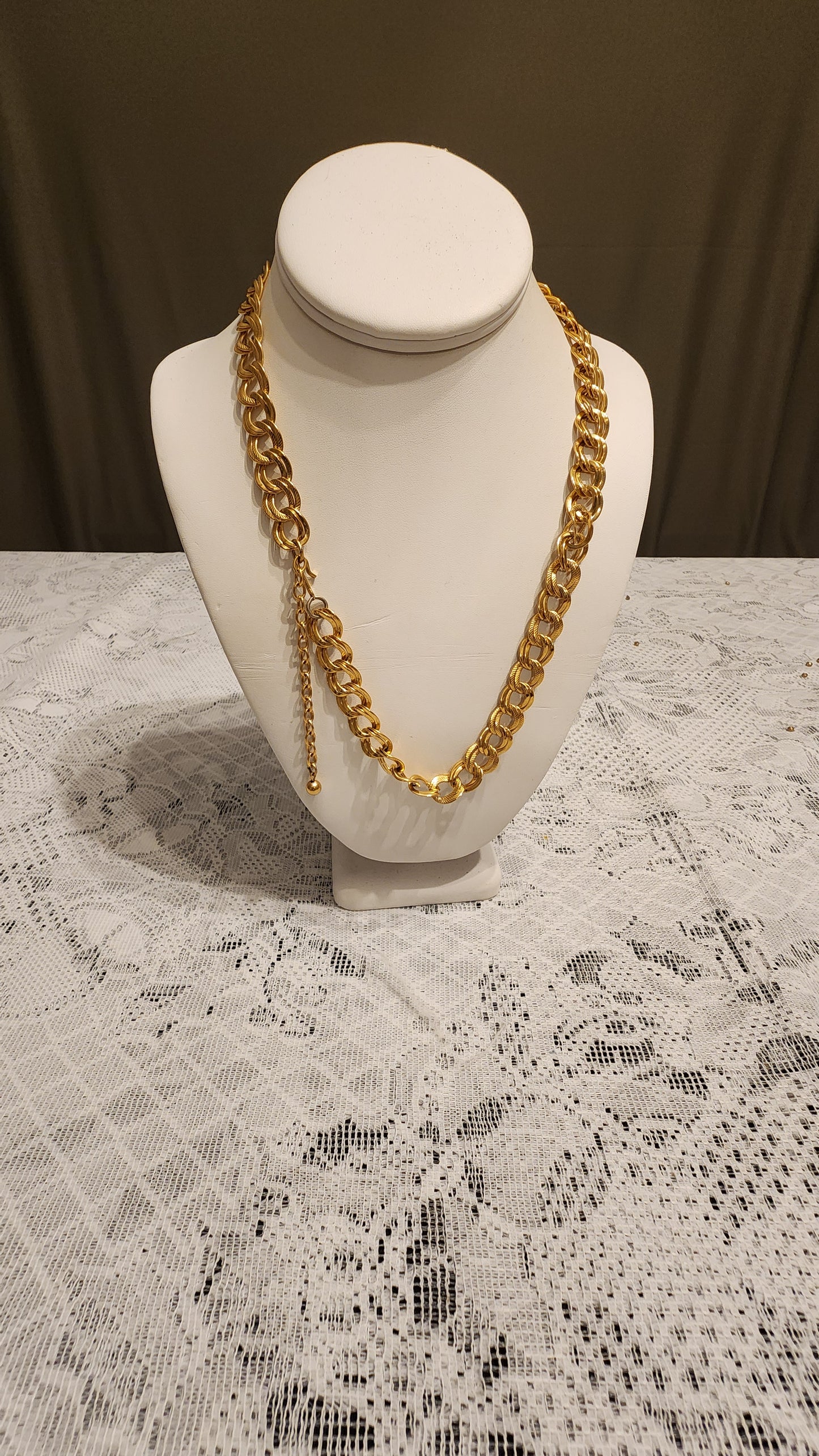 Chain link necklace