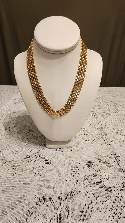 Wide chain necklace